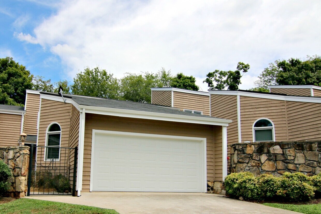 Foto principal - South Knoxville 37920 - 2 bedroom with 3rd...
