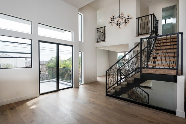 Building Photo - 1807 Vanderbilt Ln