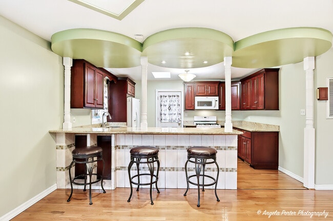 Building Photo - 1219 Brentwood Dr