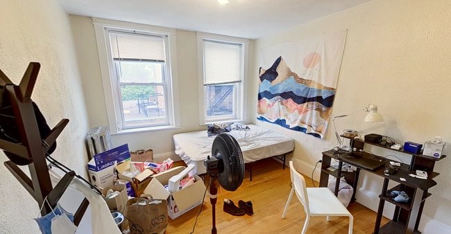 Building Photo - 142 Hemenway St