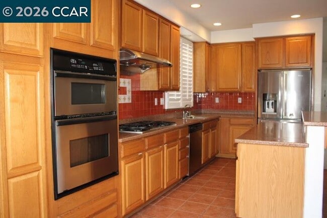 Foto del edificio - 524 Rosewood Ln