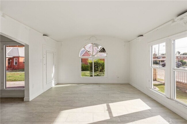 Foto del edificio - 266 W 9th St