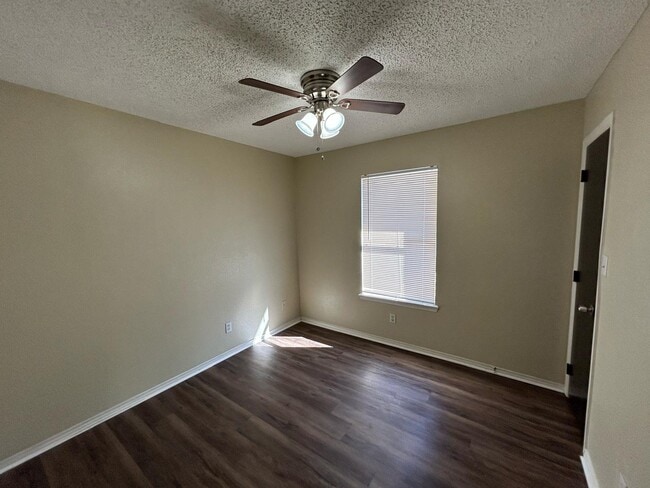 Foto del edificio - 3921 Zinnia Ave