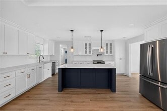 Building Photo - 2808 Woodland Dr