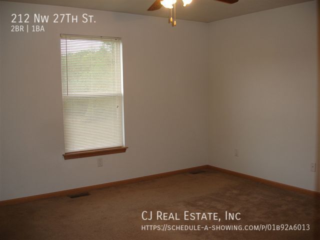 Building Photo - 212 NW 27th St Ct