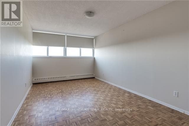 Photo du bâtiment - 215-215 Glenridge Ave