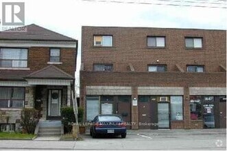 Building Photo - 1839-1839 Davenport Rd