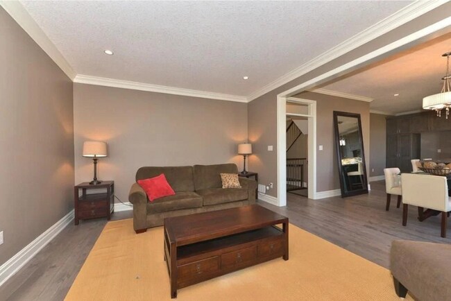 Building Photo - Executive Home for Rent in South London – Available August 1st