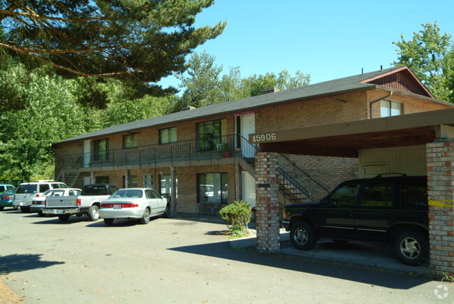 Building Photo - 15818-15906 Elm St E