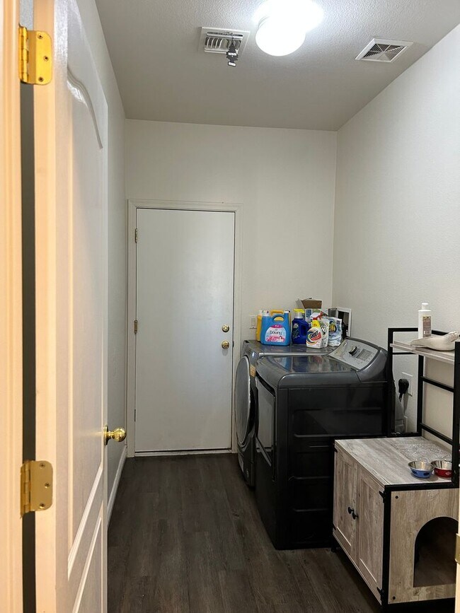 Foto del edificio - 6 Bedroom Single Family Home in Sahuarita