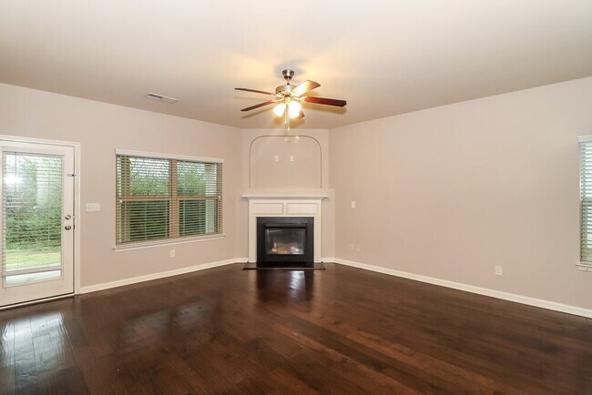 Foto del edificio - 4745 Carnegie Ct