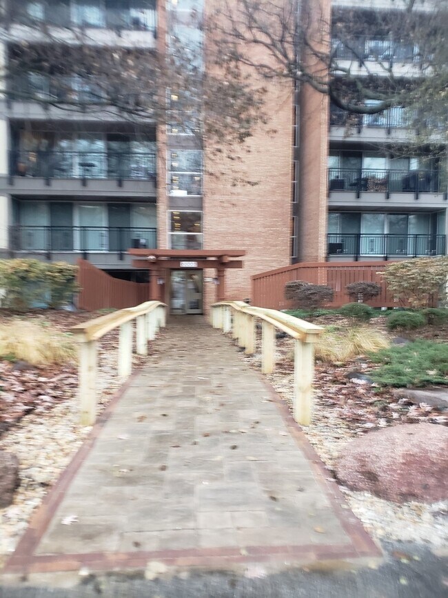 Foto del edificio - 6000 Oakwood Dr