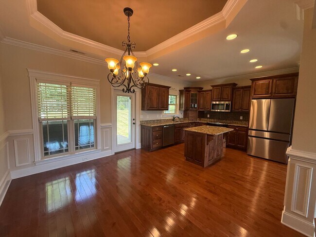Foto del edificio - Elegant 3-Bedroom Home in Gated Seven Lakes with Community Pool