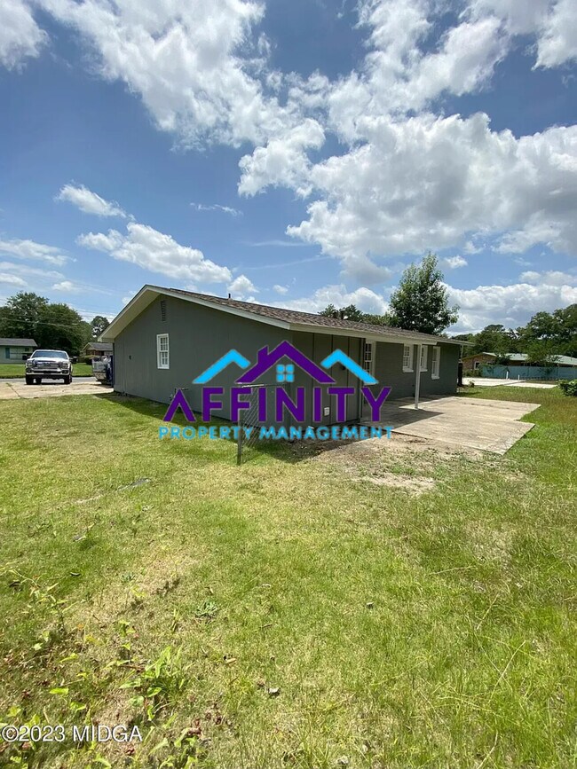 Foto del edificio - 3719 Meadowlark Dr
