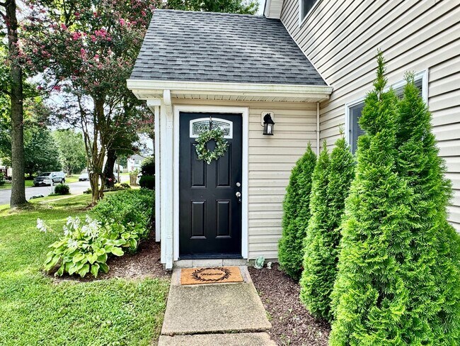 Foto del edificio - Completely Updated & Ready NOW!! 1-Car Attached Garage! Pet Friendly!