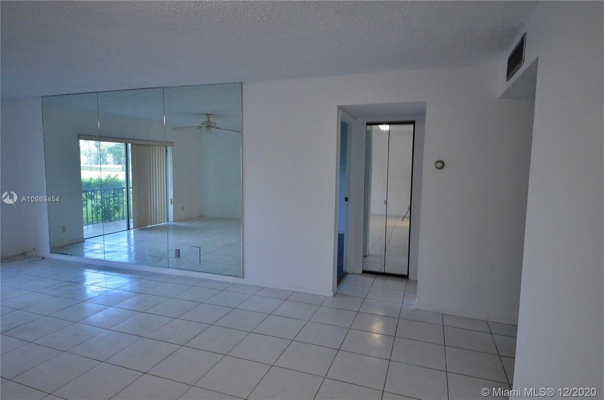Primary Photo - 6201 N Falls Cir Dr