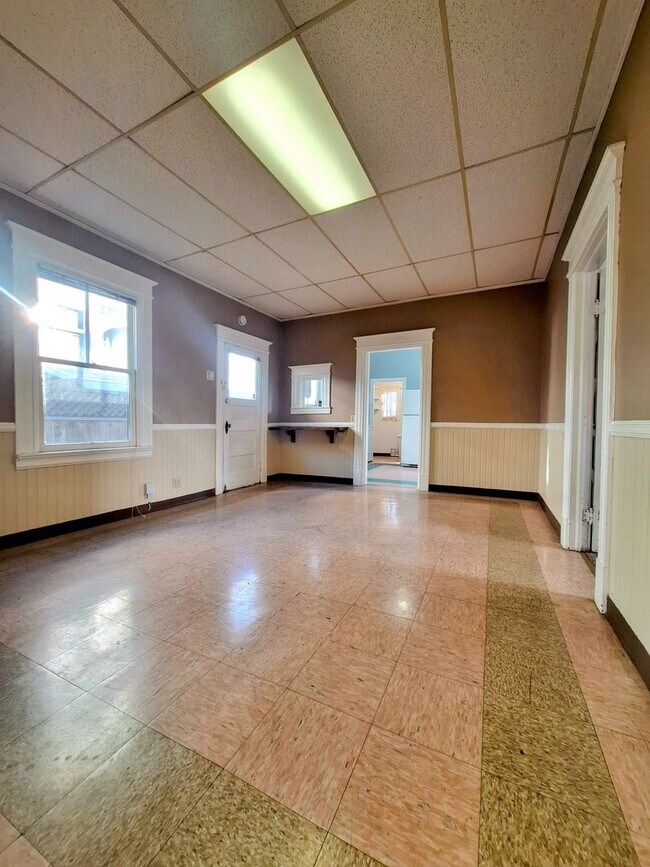 Foto del edificio - Charming 2bd House With New Paint and New ...