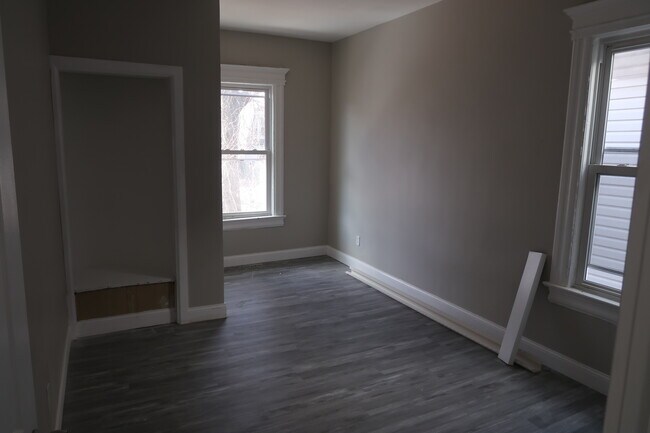 Building Photo - 73 Seymour Ave