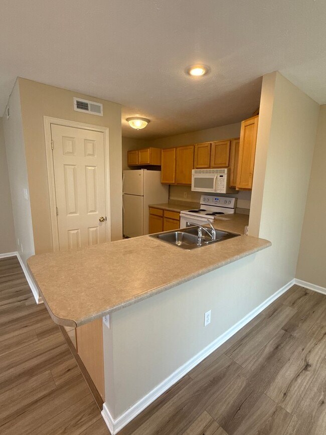 Foto del edificio - 3 BDRM TOWNHOUSE AVAILABLE JULY OR AUGUST 2026;  Rent $1,825