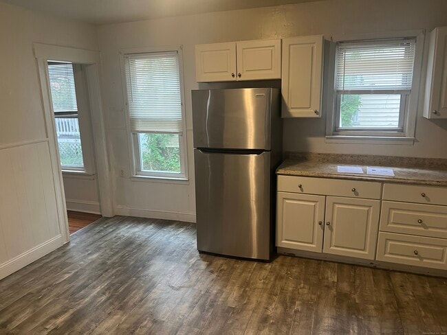 Building Photo - 855 Brewster St