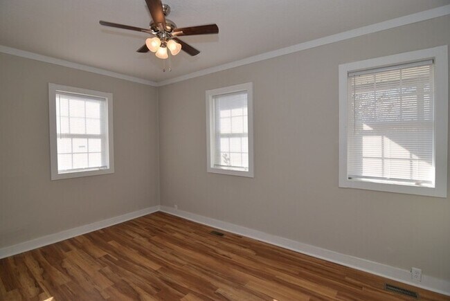 Building Photo - Updated 3 Bed/2 Bath House - SECTION 8 OK
