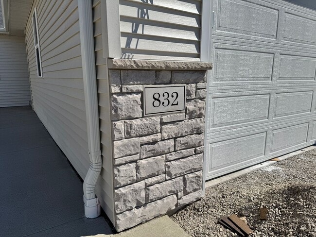 Building Photo - 830/832 Highland Park Road