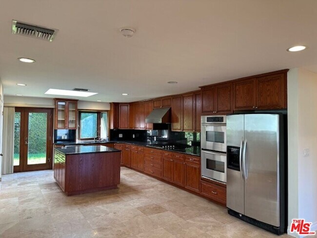 Foto del edificio - 3530 S Bentley Ave