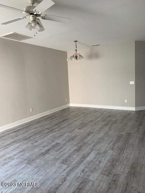 Foto del edificio - 1690 Honeybee Ln