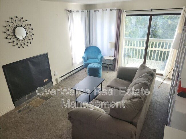 Foto del edificio - 2710 Forest Park Dr