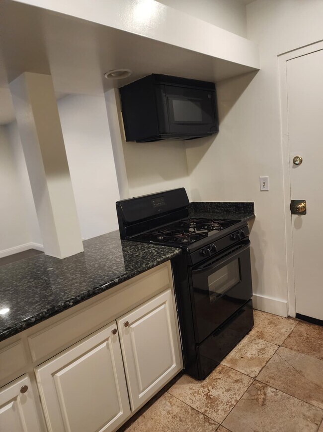 Foto del edificio - 5339 Newcastle Ave