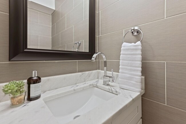 Foto del edificio - 2140 Wisconsin Ave NW