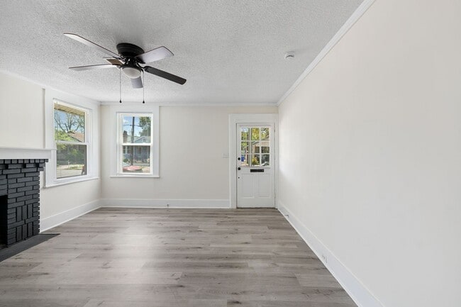 Building Photo - Charming Urban Living