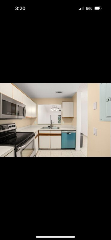 Foto del edificio - 15 Silver Park Cir
