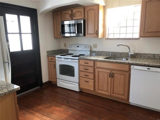 Building Photo - 2 bedroom in St Louis MO 63122
