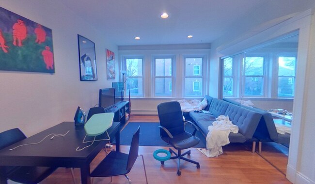 Foto del edificio - 9/1 No Fee! Modern 3BR apartment near Coolidge Corner, BU!
