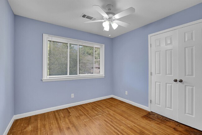 Foto del edificio - Beautiful, Newly Renovated 5 Bed 2 Bath si...