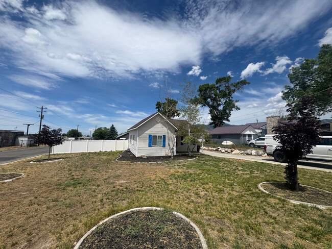 Building Photo - 59 E 400 N