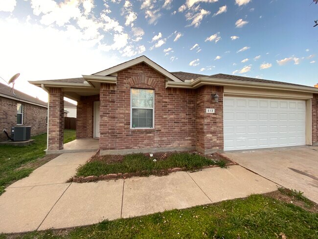 Hermosos hogar de la familia de 4 habitaciones - 513 Paddle Dr