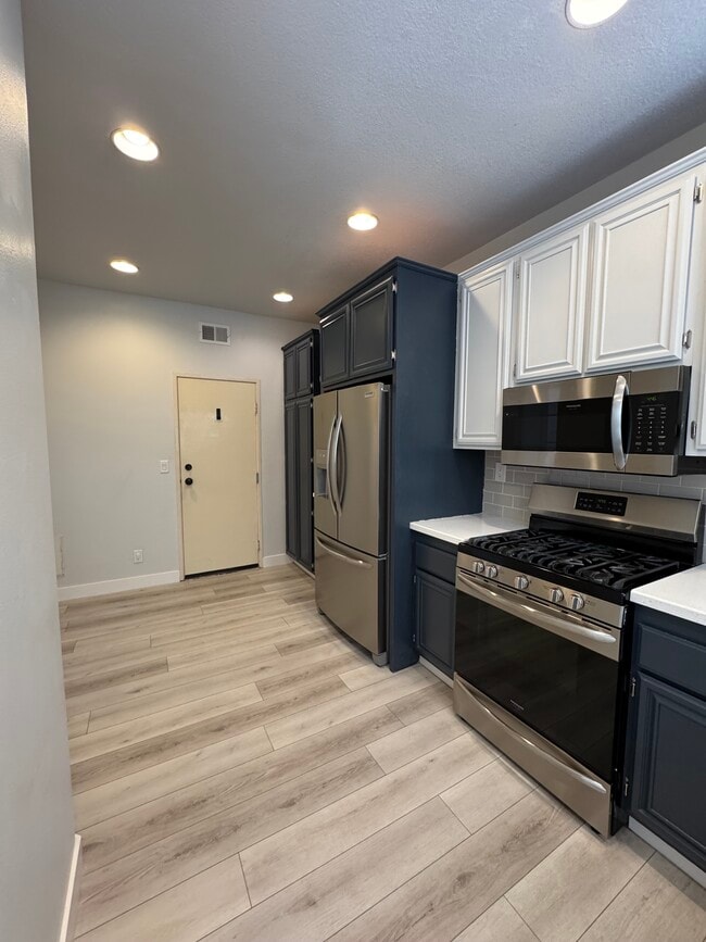 Building Photo - 5 Meadowbrook