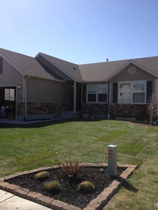 Building Photo - 7463 Red Pine Rd