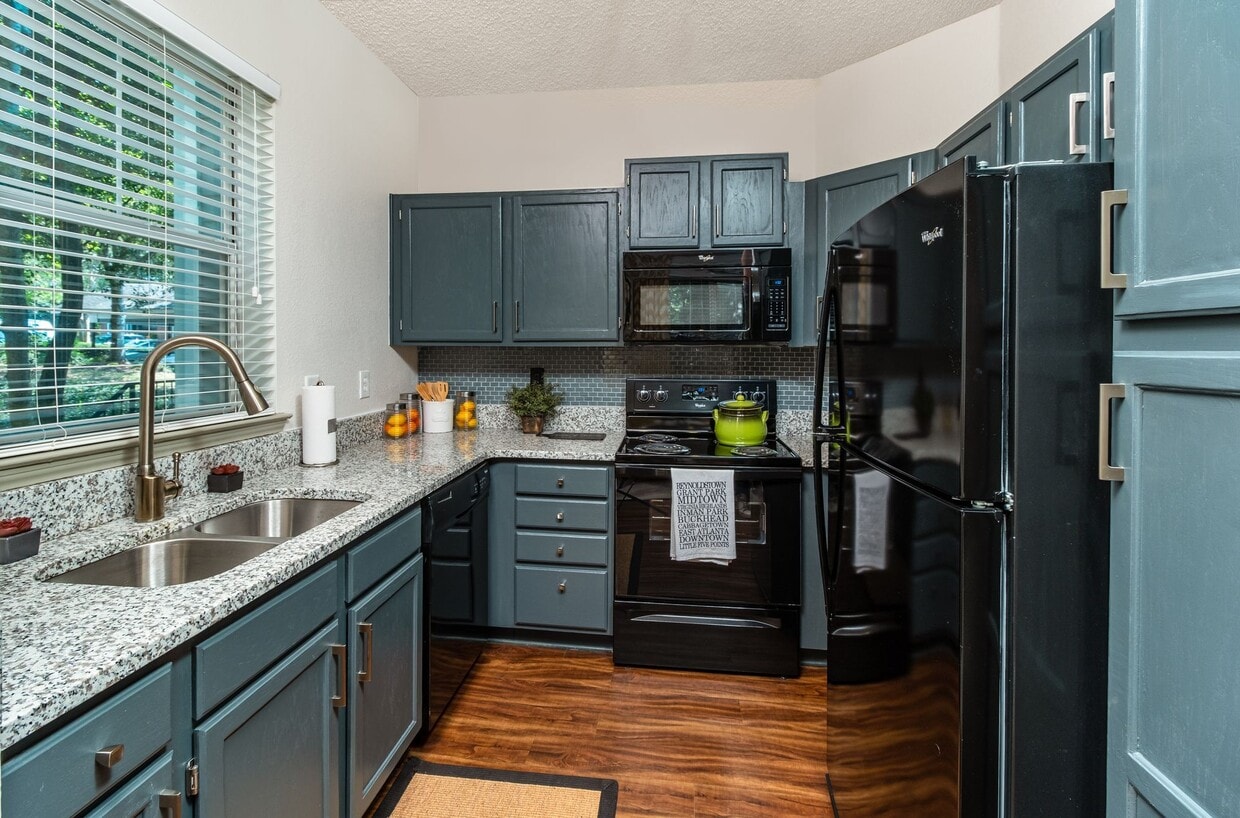Cortland Lex Apartments in Alpharetta, GA