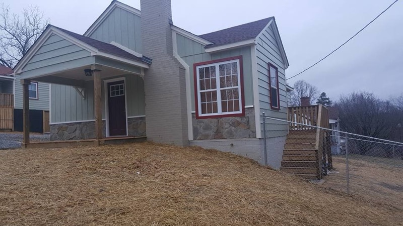 Primary Photo - 215 Circle Dr