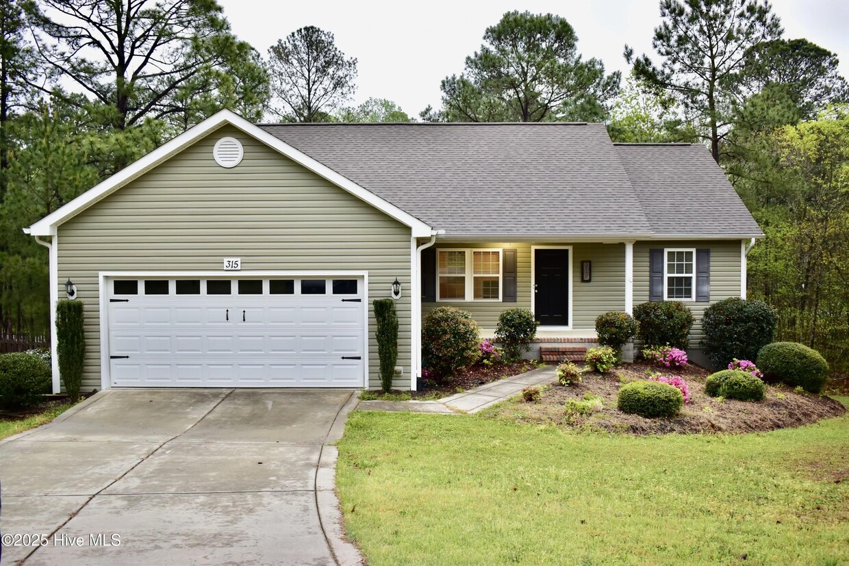 Primary Photo - 315 Adams Cir
