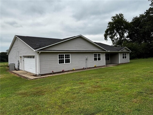 Building Photo - 1526 US-64