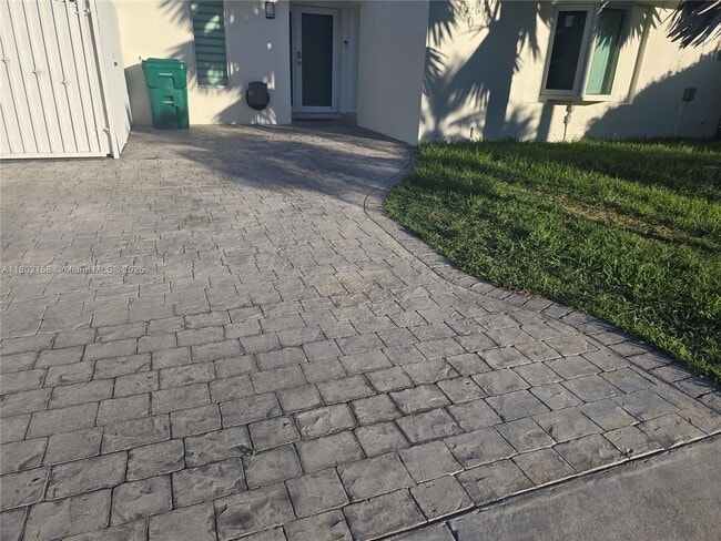 Foto del edificio - 19261 SW 118th Ct