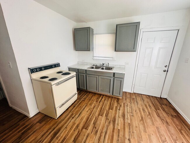 Building Photo - 2 bed 1 bath in Copperas Cove $750 a month