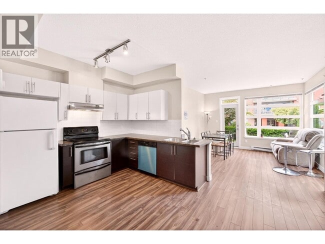 Building Photo - 5692 Kings Rd