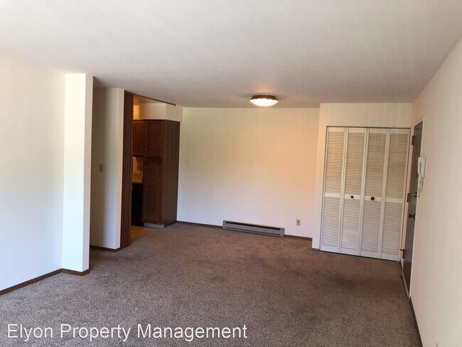 Building Photo - 8852-8852 39th Ave