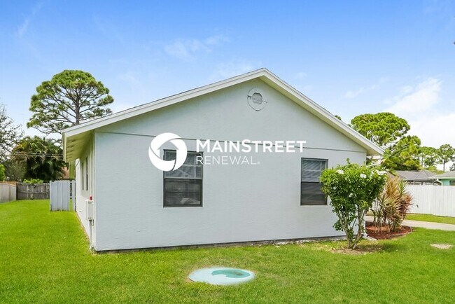 Foto del edificio - 3 Bedroom Pet-Friendly Home in Port St Lucie, FL with Main Street Renewal