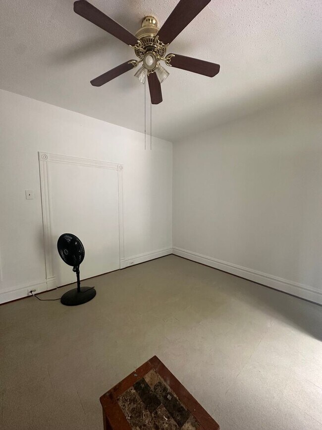 Foto del edificio - Amazing 2 Bedroom 1 Bathroom Home
